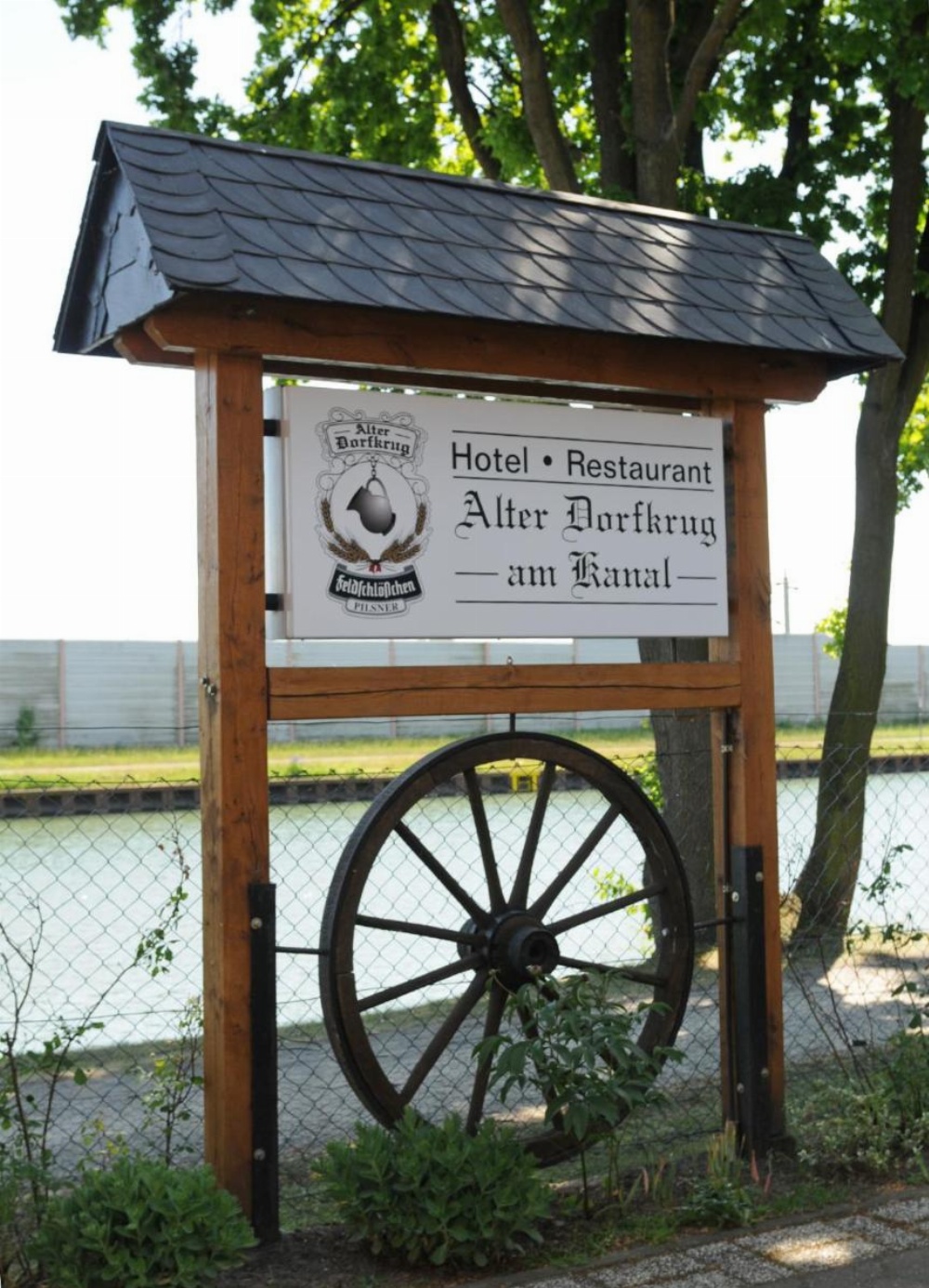 Alter Dorfkrug Am Kanal Image 15